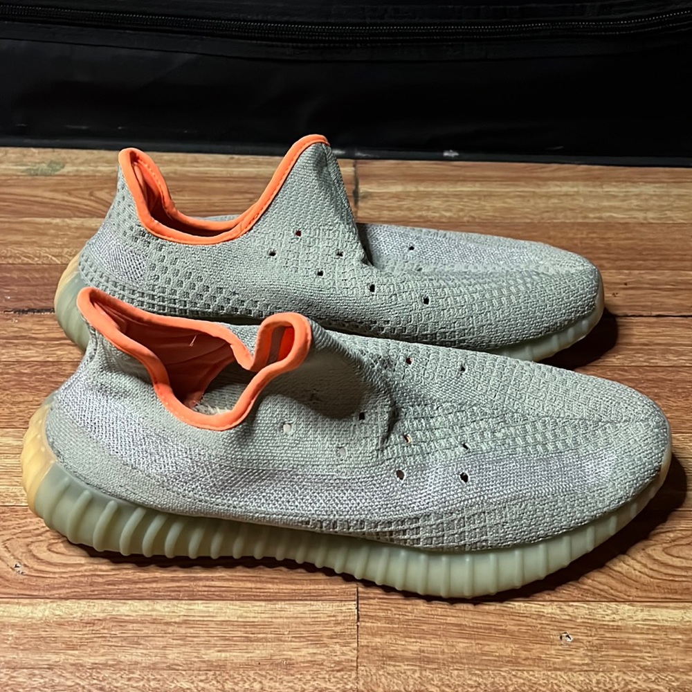 YEEZY BOOST 350 V2